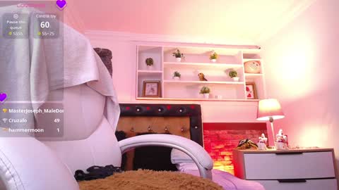 Snapshot of alexamoon__ chatting on 12-14-24, 11:45 Alexa Moon online show from 12-14-24, 11:45