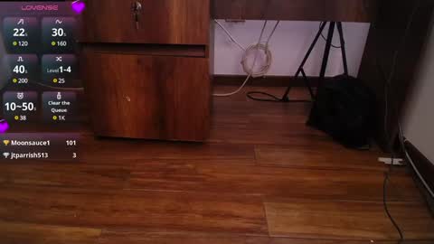 Snapshot of alexamoon__ chatting on 01-08-25, 04:33 Alexa Moon online show from 01-08-25, 04:33