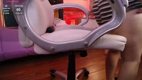 Snapshot of alexamoon__ chatting on 01-30-25, 06:00 Alexa Moon online show from 01-30-25, 06:00