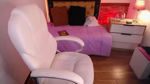 Snapshot of alexamoon__ chatting on 02-27-25, 01:38 Alexa Moon online show from 02-27-25, 01:38