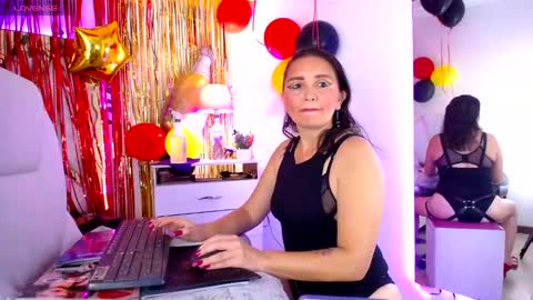 Snapshot of alexamoon__ chatting on 10-01-25, 05:41 Alexa Moon online show from 10-01-25, 05:41