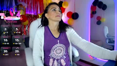 Snapshot of alexamoon__ chatting on 10-04-25, 03:43 Alexa Moon online show from 10-04-25, 03:43