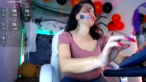 Snapshot of alexamoon__ chatting on 10-17-25, 04:31 Alexa Moon online show from 10-17-25, 04:31
