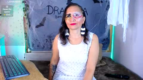 Snapshot of alexamoon__ chatting on 10-19-25, 04:07 Alexa Moon online show from 10-19-25, 04:07
