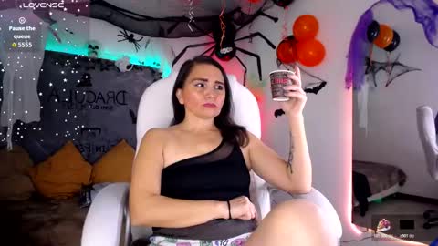 Snapshot of alexamoon__ chatting on 10-20-25, 05:02 Alexa Moon online show from 10-20-25, 05:02
