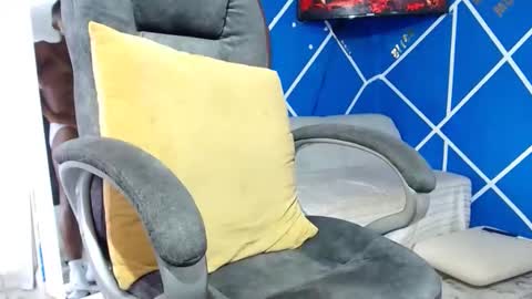 alexander online show from 11-18-25, 01:04