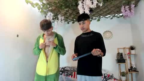 chicos hot online show from 10-26-25, 02:12