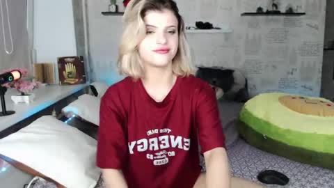 Snapshot of alexandraermes chatting on 07-14-26, 12:13 AlexandraErmes online show from 07-14-26, 12:13
