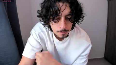 alexfloreszzz online show from 05-12-26, 12:46