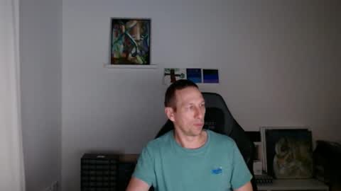 Snapshot of alexhunter4u chatting on 12-31-24, 12:21 alexhunter4u online show from 12-31-24, 12:21