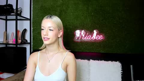Snapshot of alexisbanx chatting on 07-14-26, 05:40 alexisbanx online show from 07-14-26, 05:40