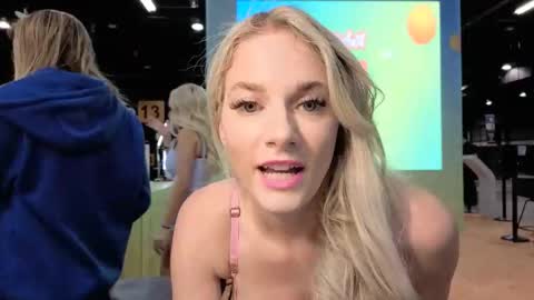 alexispaige06 online show from 04-12-26, 05:40