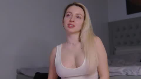 Snapshot of alexiswhiteee chatting on 02-14-26, 08:11 Alexis online show from 02-14-26, 08:11