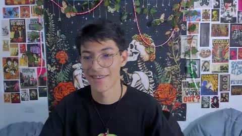 Snapshot of alexitop_ chatting on 03-21-26, 10:35 Alexito online show from 03-21-26, 10:35