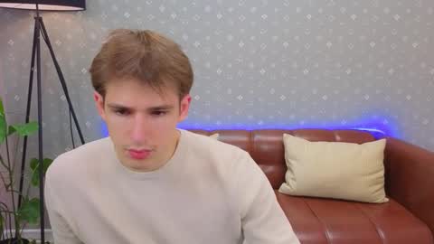 Snapshot of alexs_771 chatting on 09-29-25, 12:21 Dennis online show from 09-29-25, 12:21