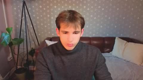 Snapshot of alexs_771 chatting on 10-06-25, 12:13 Dennis online show from 10-06-25, 12:13