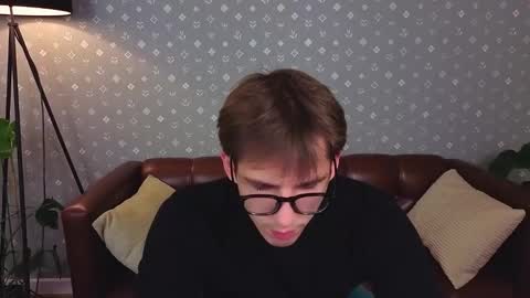 Snapshot of alexs_771 chatting on 10-07-25, 12:13 Dennis online show from 10-07-25, 12:13