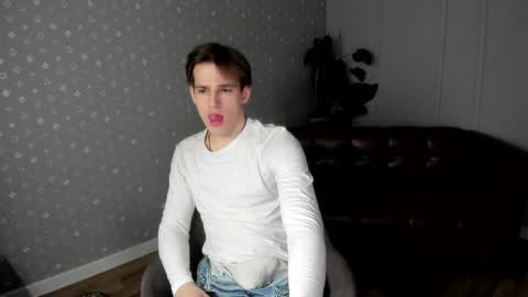 Snapshot of alexs_771 chatting on 04-06-26, 12:28 Dennis online show from 04-06-26, 12:28