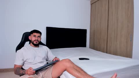 Alex   freelance model  instagram alex b229 online show from 12-31-24, 10:34