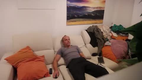 Snapshot of alfret35 chatting on 10-14-25, 07:42 alfret35 online show from 10-14-25, 07:42