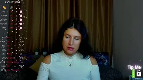 Snapshot of alianna_solo_kiss chatting on 01-08-26, 12:29 Alianna online show from 01-08-26, 12:29