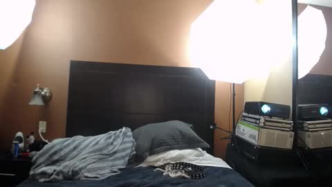 Snapshot of aliasalien008 chatting on 11-22-25, 04:22 Daddy Girls online show from 11-22-25, 04:22