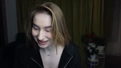 Snapshot of alicafoxis chatting on 02-22-26, 07:01 Alica online show from 02-22-26, 07:01