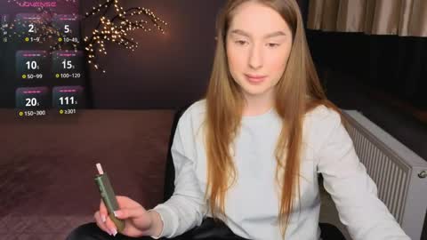 Snapshot of alicafoxis chatting on 05-04-26, 05:53 Alica online show from 05-04-26, 05:53