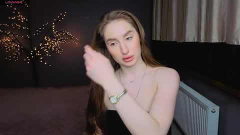 Snapshot of alicafoxis chatting on 05-29-26, 06:06 Alica online show from 05-29-26, 06:06
