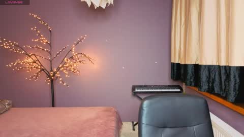 Snapshot of alicafoxis chatting on 06-05-26, 06:02 Alica online show from 06-05-26, 06:02