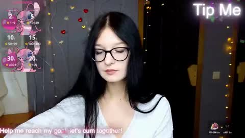 Snapshot of alicamoons chatting on 09-18-25, 11:45 Alica online show from 09-18-25, 11:45