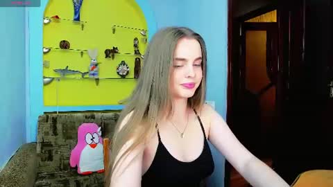 Snapshot of alicanewlove chatting on 06-20-26, 12:47 alice online show from 06-20-26, 12:47