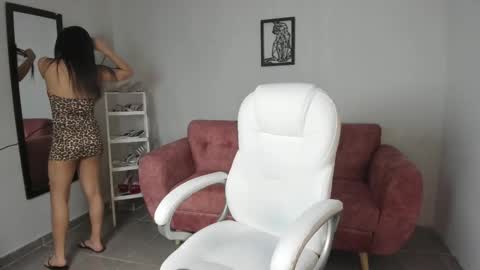 Snapshot of alice23jones chatting on 10-09-25, 04:27 Alice online show from 10-09-25, 04:27