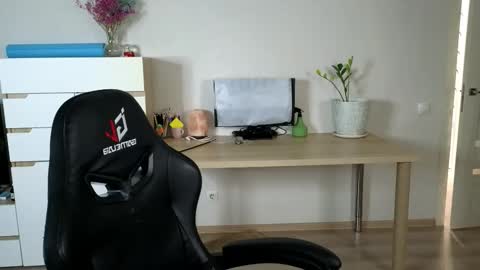 Alice online show from 10-11-25, 04:27