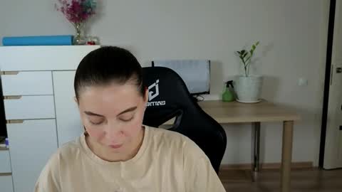 Alice online show from 10-23-25, 05:23