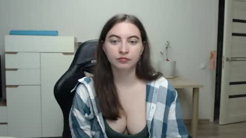 Snapshot of alice_________________________ chatting on 06-18-26, 05:39 Alice online show from 06-18-26, 05:39