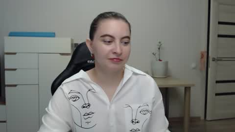 Snapshot of alice_________________________ chatting on 07-03-26, 12:11 Alice online show from 07-03-26, 12:11
