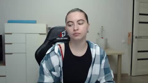 Snapshot of alice_________________________ chatting on 07-11-26, 01:58 Alice online show from 07-11-26, 01:58