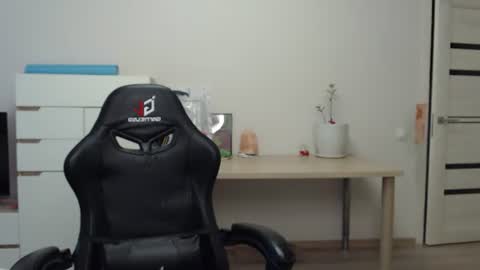 Snapshot of alice_________________________ chatting on 07-12-26, 08:49 Alice online show from 07-12-26, 08:49