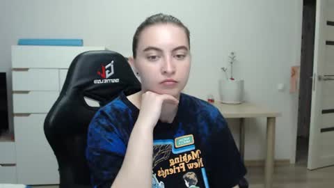 Snapshot of alice_________________________ chatting on 07-15-26, 02:33 Alice online show from 07-15-26, 02:33