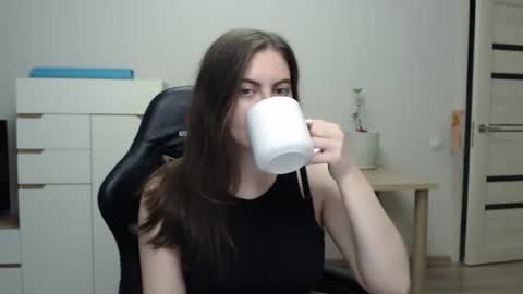 Snapshot of alice_________________________ chatting on 07-18-26, 04:44 Alice online show from 07-18-26, 04:44