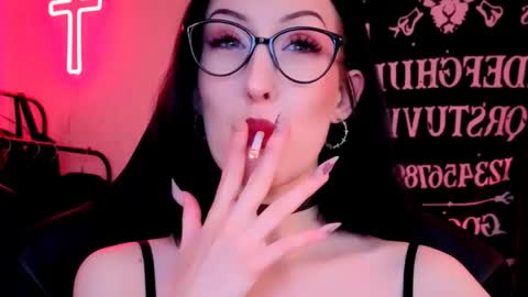 Snapshot of alice___mistress chatting on 05-02-26, 01:05 Miss Alice online show from 05-02-26, 01:05