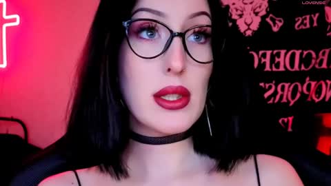Snapshot of alice___mistress chatting on 05-03-26, 11:44 Miss Alice online show from 05-03-26, 11:44