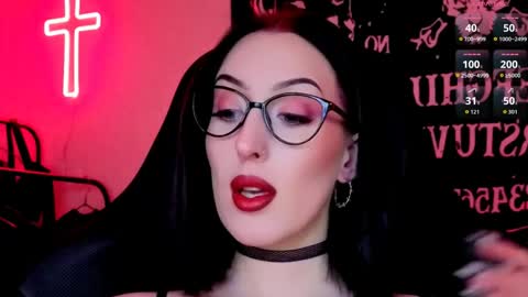 Snapshot of alice___mistress chatting on 05-08-26, 01:22 Miss Alice online show from 05-08-26, 01:22