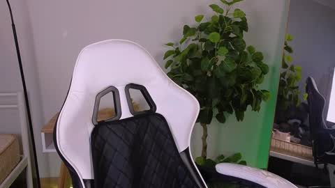 Snapshot of alice__grace_ chatting on 01-15-25, 09:41 your Alice online show from 01-15-25, 09:41