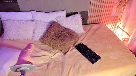 Mey online show from 03-16-26, 03:45