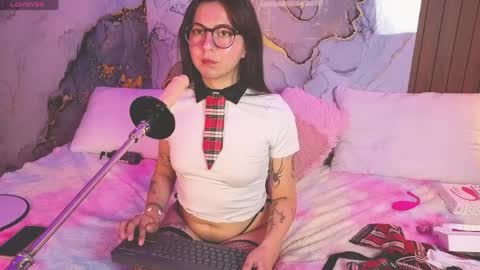 Mey online show from 05-18-26, 04:24