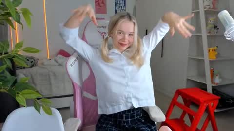 Alichery online show from 12-17-25, 06:08