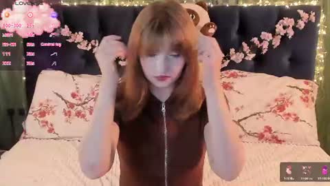 Snapshot of alice_langley chatting on 07-17-26, 11:28 Alice 3 online show from 07-17-26, 11:28