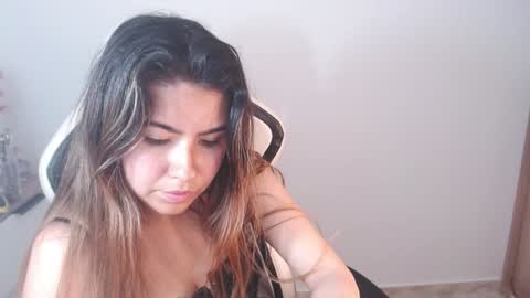 Snapshot of alice_middle01 chatting on 02-06-25, 10:10 Alice online show from 02-06-25, 10:10